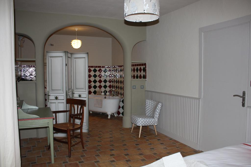 Bed In Bellongue Aucazein Room photo