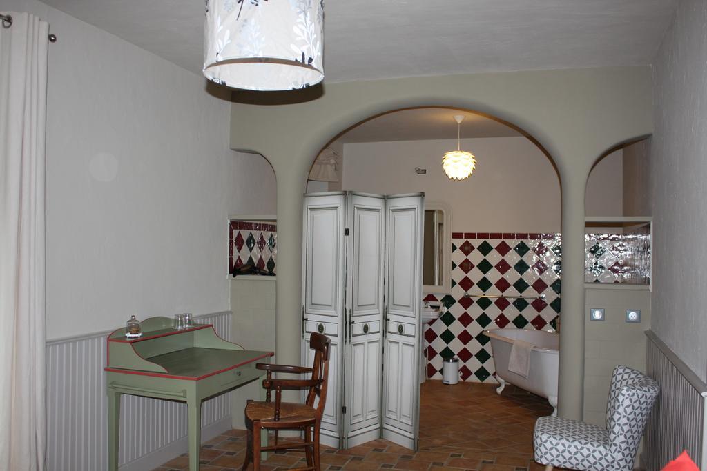Bed In Bellongue Aucazein Room photo